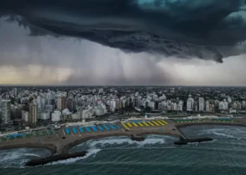 Se aproxima un frente de tormentas intensas, con ráfagas de hasta 50 km/h y un drástico cambio en el clima: las áreas afectadas