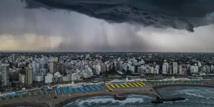 Se aproxima un frente de tormentas intensas, con ráfagas de hasta 50 km/h y un drástico cambio en el clima: las áreas afectadas