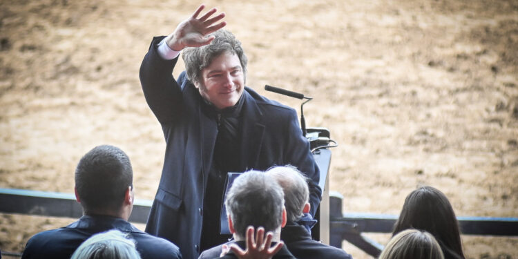Nuevas dinámicas políticas: Karina Milei celebra el ‘Día de la Unidad’, Luis Caputo se reúne con contadores y La Rural se convierte en escenario clave