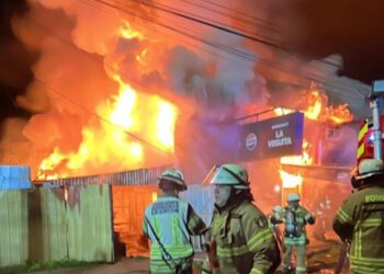 Trágico incendio en Saavedra: un hombre fallecido y tres mujeres heridas