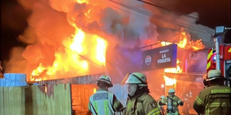 Trágico incendio en Saavedra: un hombre fallecido y tres mujeres heridas