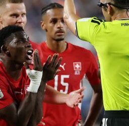 La FIFA apoya la expulsión de Embolo en el partido contra Argentina