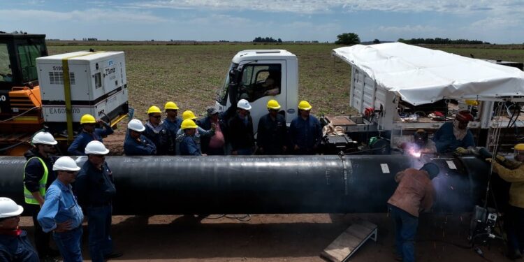 La contradicción del gas: Vaca Muerta incrementa la producción, pero faltan gasoductos y regresan los cortes industriales