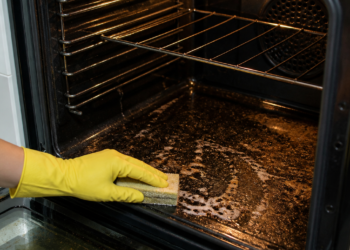 Alternativas efectivas para eliminar la grasa del horno y las asaderas