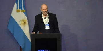 El Gobierno redefine su estrategia y Sturzenegger se incorpora a la Mesa Política