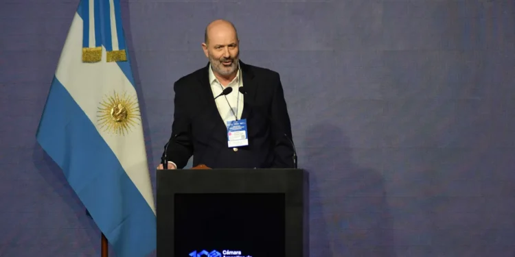 El Gobierno redefine su estrategia y Sturzenegger se incorpora a la Mesa Política