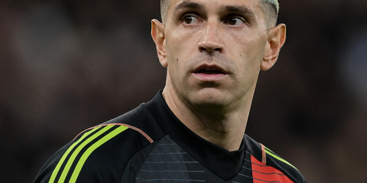 Emiliano Martínez se une a Chelsea tras dejar Aston Villa