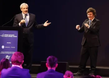 Javier Milei defiende su plan económico, critica a un gobernador y sugiere retomar el diálogo con Macri