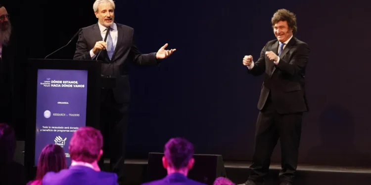 Javier Milei defiende su plan económico, critica a un gobernador y sugiere retomar el diálogo con Macri