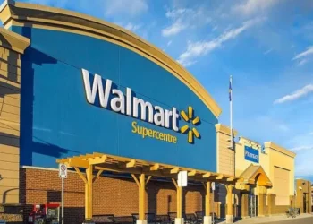 Acciones de Walmart caen un 8% tras decepcionantes resultados del segundo trimestre