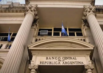 El dólar inicia la semana con una tendencia alcista