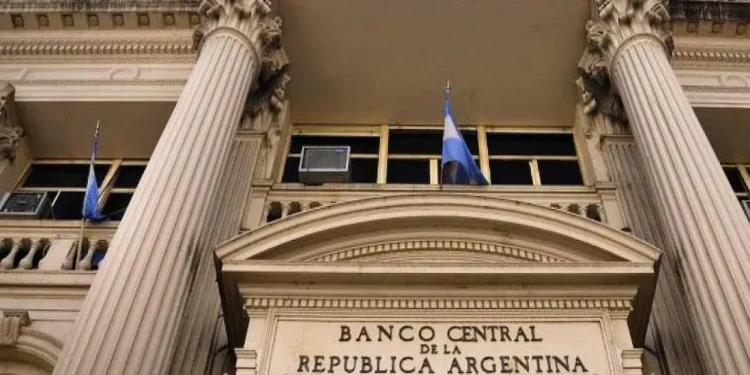 El dólar inicia la semana con una tendencia alcista