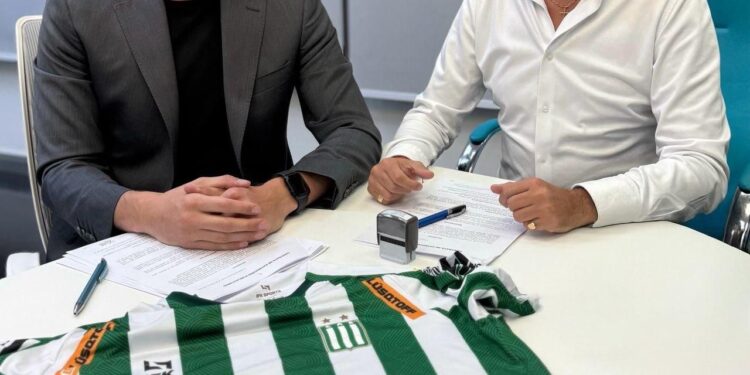 Falta de mérito para exdirectivos de Banfield en una causa de estafa vinculada al financista de la AFA
