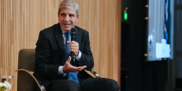 Caputo rechaza vínculos en la gestión de surtidores y defiende la transparencia del proceso