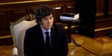 Milei propone un modelo de negociación con Gran Bretaña inspirado en Hong Kong para la cuestión Malvinas
