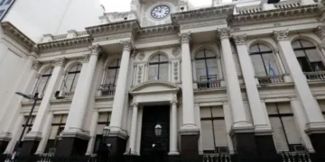 La elevada oferta de dólares y la reducción de deuda empresarial impulsan la estabilidad cambiaria hasta fin de año