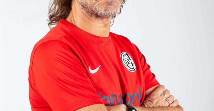 El regreso de Insua a San Lorenzo tras 880 días: un período marcado por la crisis institucional