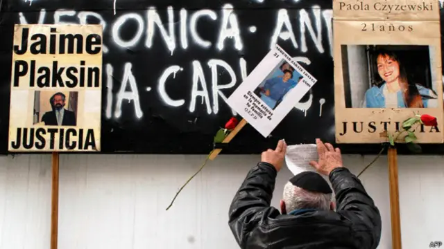 Procesamiento de ocho exfuncionarios por el atentado a la AMIA