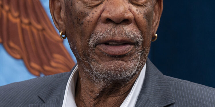 Morgan Freeman convirtió en 2014 un extenso rancho en un santuario para abejas con 26 colmenas