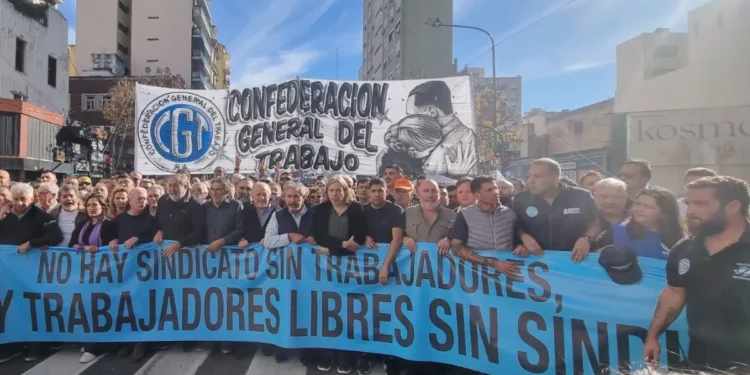 La CGT canceló la marcha por el Día de la Industria y eligió un acto institucional