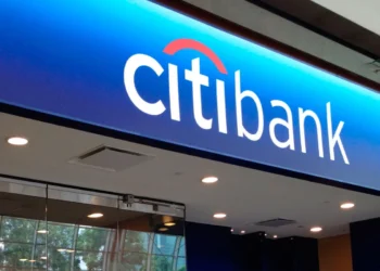 El análisis de Citibank ante la suba del riesgo país: confusión en el mercado y la metáfora de la venta de terrenos desde el pozo