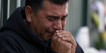 El desgarrador testimonio del padre del joven asesinado en una fiesta de San Juan: “Se me murió dándome la mano”