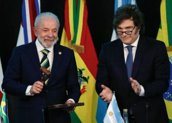 Milei critica la política fiscal de Lula en Brasil y evoca la crisis de 2001 en Argentina