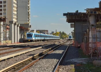Colisión en el Tren Sarmiento: un automóvil impactó con una formación en Ramos Mejía