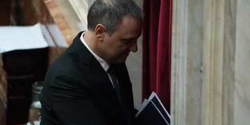 El fiscal solicita abrir las billeteras de criptomonedas de Adorni ante dudas sobre su justificación patrimonial