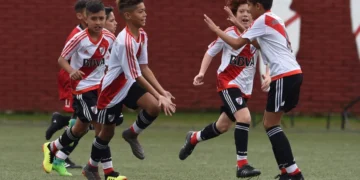 La promesa de River Plate que impresionó a Messi
