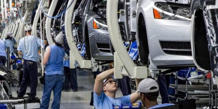 La actividad económica creció levemente en agosto, pero aún se enfrentan riesgos de recesión
