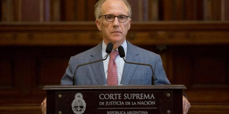 El voto en disidencia de Rosenkrantz sobre la ley de tierras: crítica a la reacción social y el uso del ambiente como justificación