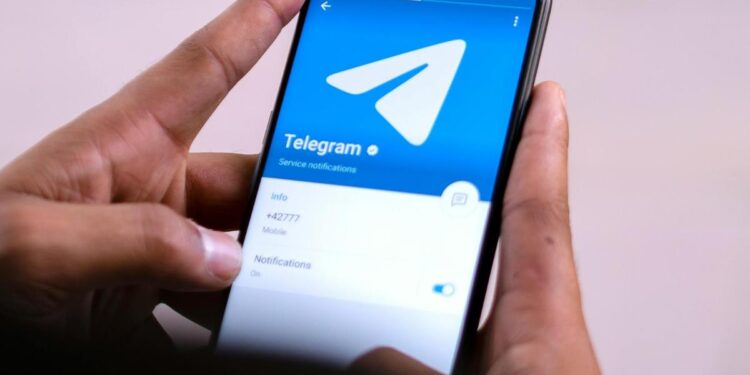Una joven denuncia a un compañero por modificar y difundir imágenes íntimas falsas en un grupo de Telegram