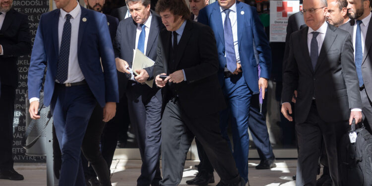 Las tres controversias centrales que tensionan la política mientras Milei se preocupa por su imagen en el exterior