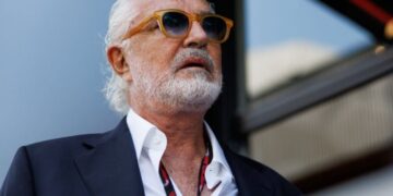 Flavio Briatore sorprende en conferencia y apoya a Franco Colapinto: “El pasado es el pasado”