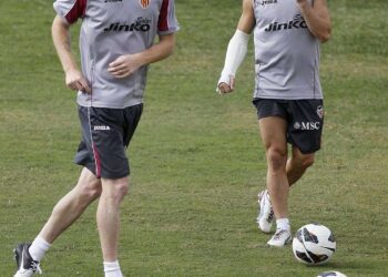 Compartió equipo con Messi, atravesó una depresión tras retirarse y encontró una salida en una tienda de deportes: “Sólo ven el dinero, nunca el lado humano”
