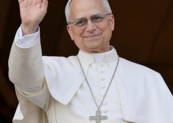 La Iglesia busca mantener al Papa al margen de la grieta política: “Nos propusimos no entrar en la grieta, queremos cuidarlo”