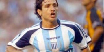 Racing se alivia tras una semana agitada: triunfo ante Estudiantes (RC) en el estreno de Chirola Romero